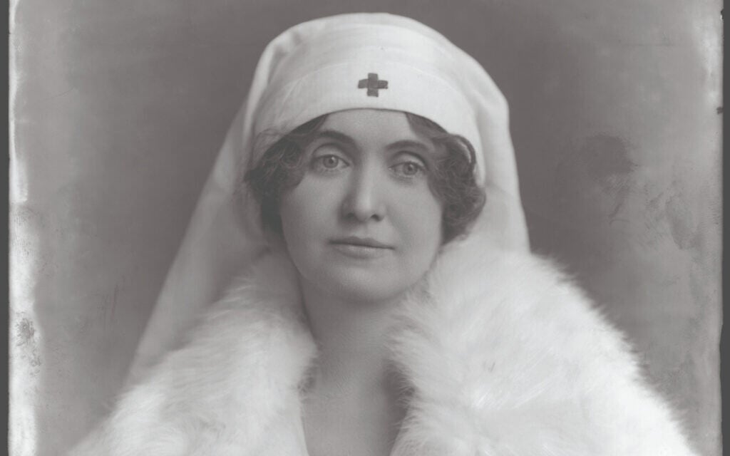 Alice Cahen d'Anvers Townshend in WWI Red Cross uniform (National Portrait Gallery London)