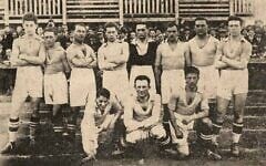 The Hasmonea Lwow team in 1924. Zygmunt Steuermann is standing on the far left. (Public domain)