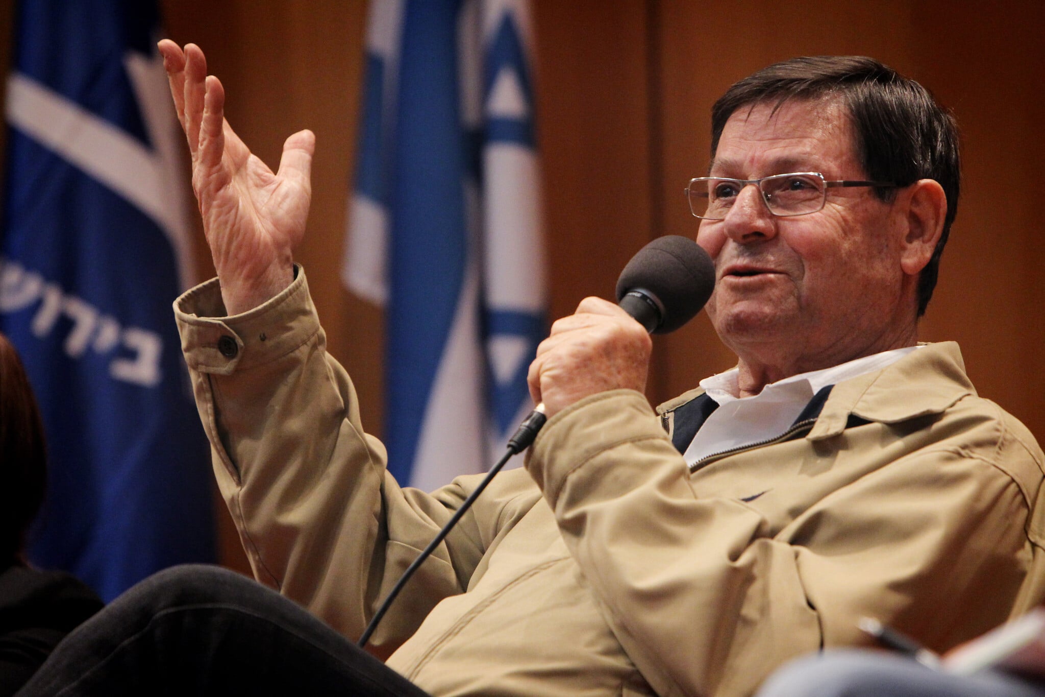 Veteran news anchor Haim Yavin, Israel’s ‘Mr. Television,’ dies at 93