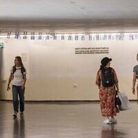 Illustrative: Students at the Hebrew University campus in Jerusalem, on May 28, 2024 (Yonatan Sindel/Flash90)