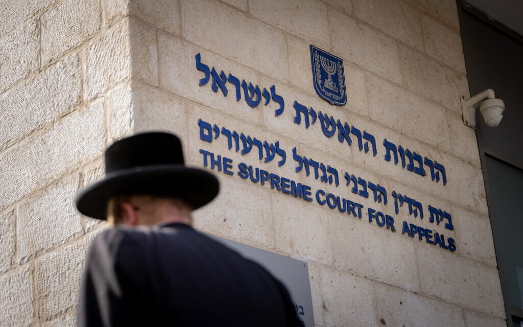 Knesset passes law restoring Chief Rabbinate’s monopoly over kosher certification
