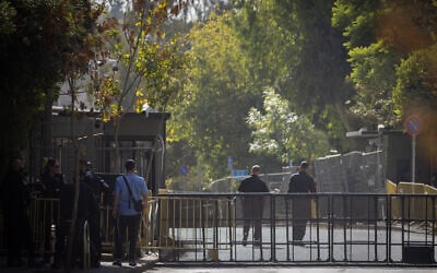 Police close off the street near Prime Minister Benjamin Netanyahu's residence on Azza Street in Jerusalem. November 6, 2024. (Chaim Goldberg/Flash90) Police close off the street near Prime Minister Benjamin Netanyahu's residence on Azza Street in Jerusalem. November 6, 2024. (Chaim Goldberg/Flash90)