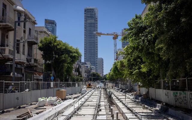 Construction of train tracks for the Tel Aviv Light Rail, on Allenby street in Tel Aviv. June 14, 2026 (Miriam Alster/Flash90)