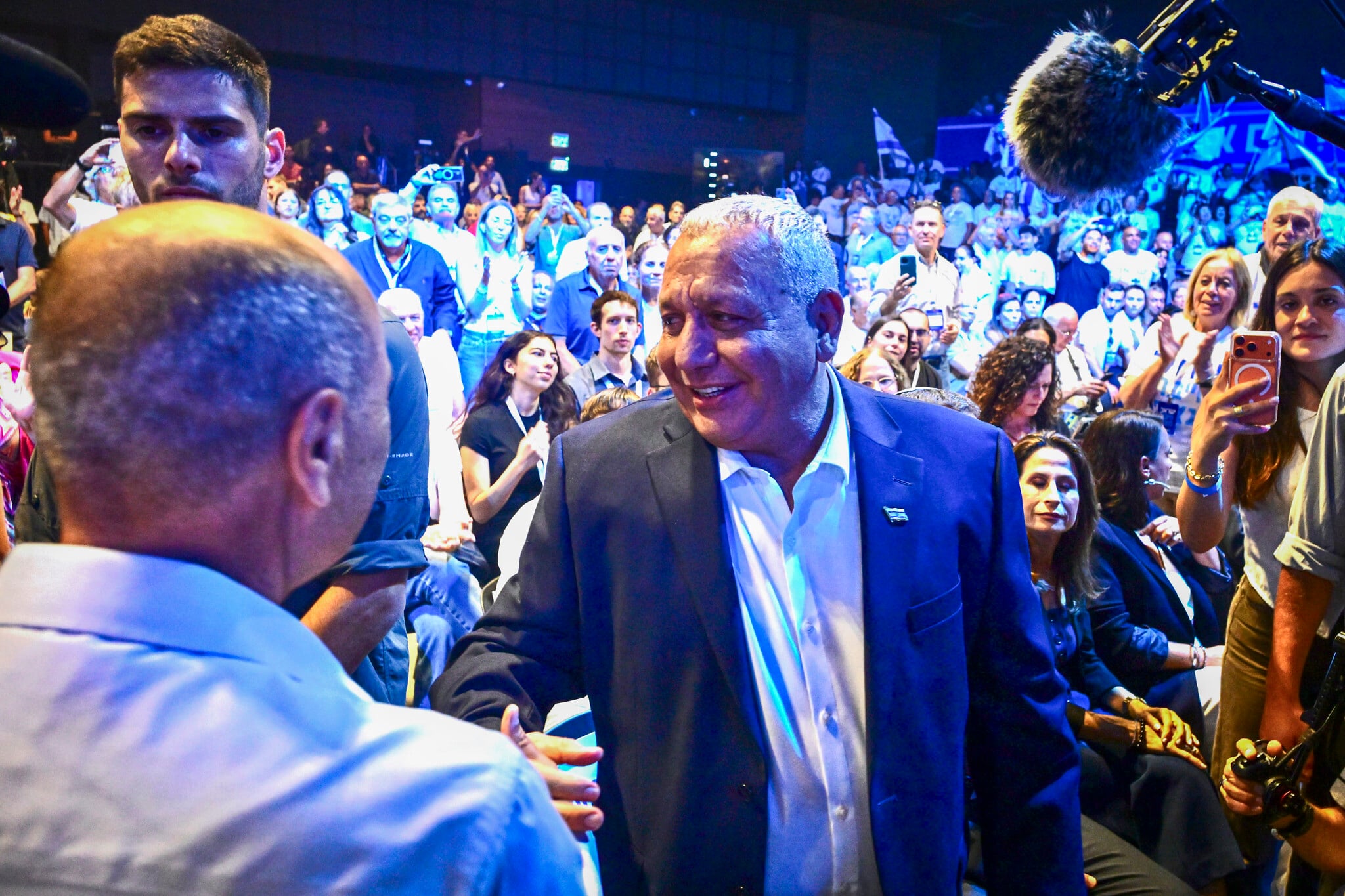Gadi Eisenkot launches a centrist campaign tailored for the commuters of Route 4