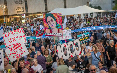 Thousands, including ex-hostages, bereaved relatives, gather at Hostages Square to call for state commission of inquiry into Oct. 7