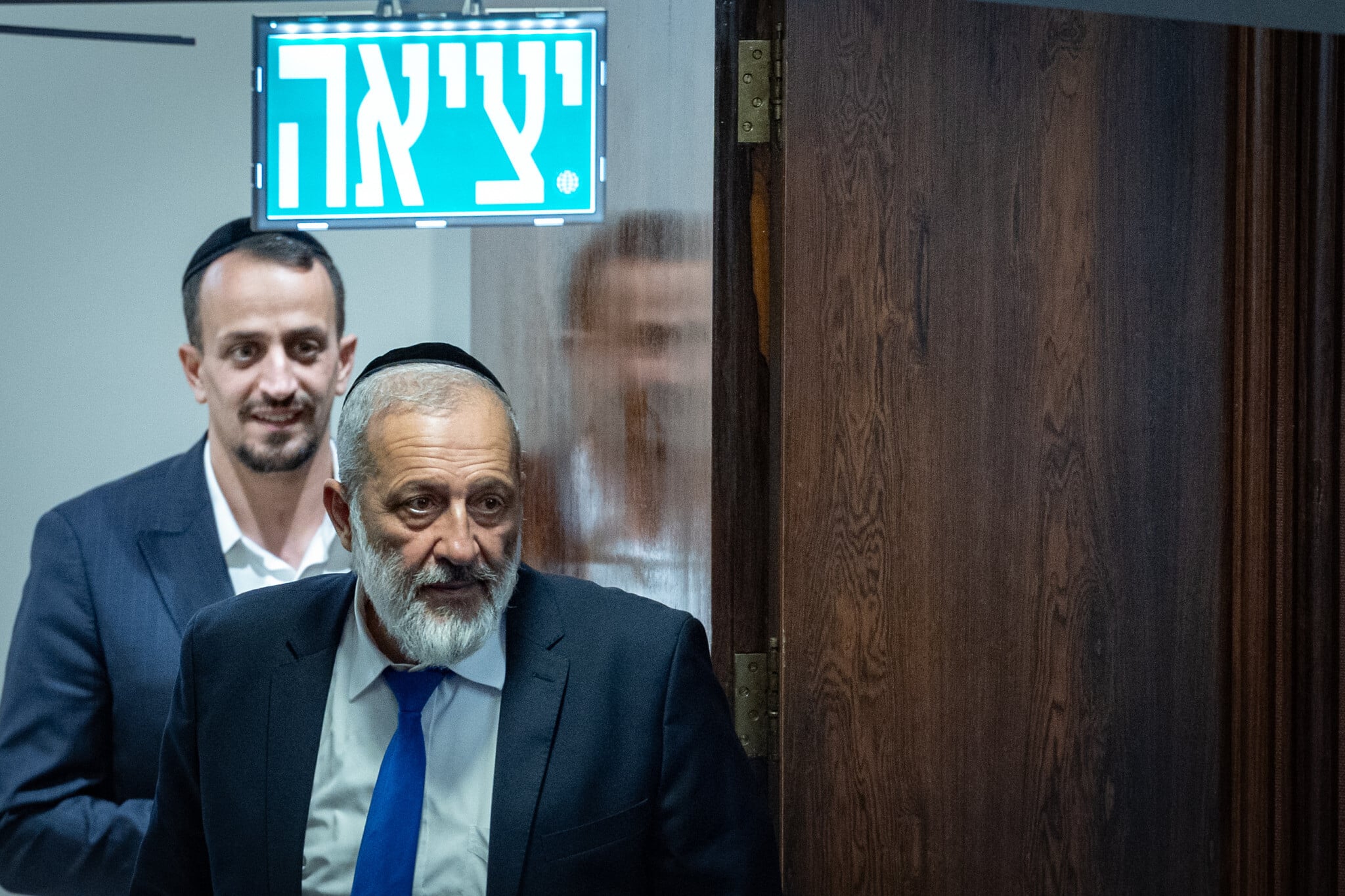Deri said to threaten bill dispersing Knesset, potentially buying another week for legislation