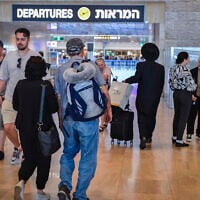 Passengers at the Ben Gurion Airport near Tel Aviv, July 16, 2026 (Avshalom Sassoni/Flash90)
