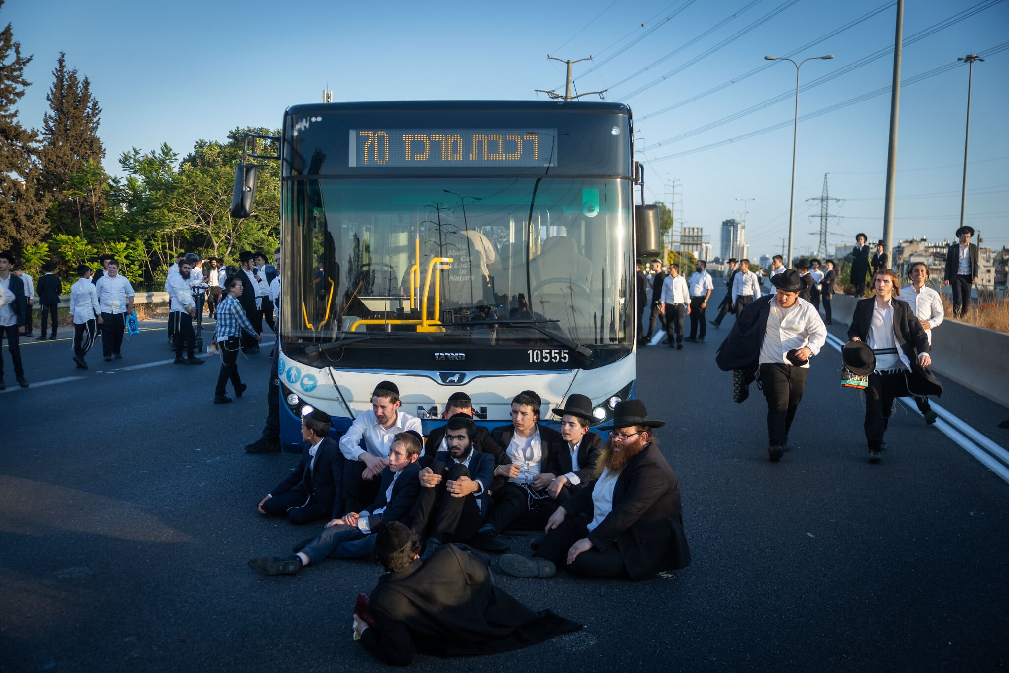 Ultra-Orthodox extremists block roads, clash with public over arrest of draft...
