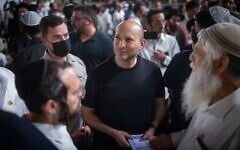 Former prime minister and head of the Together party Naftali Bennett visits the Western Wall in Jerusalem’s Old City, during Tisha B’Av, July 22, 2026. (Yonatan Sindel/Flash90)