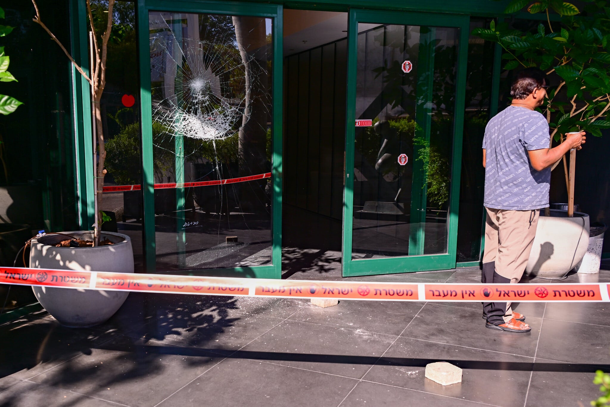 Man arrested on suspicion of smashing Channel 12 office entrance, leaving death threat
