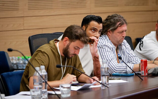 Itzik Saidyan (ortada), 5 Temmuz 2026'da Knesset'te düzenlenen bir Knesset Meclis Komitesi toplantısında görünüyor. (Noam Moskowitz/Knesset Sözcülüğü) Itzik Saidyan (ortada), 5 Temmuz 2026'da Knesset'te düzenlenen bir Knesset Meclis Komitesi toplantısında görünüyor. (Noam Moskowitz/Knesset Sözcülüğü)