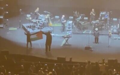 Members of the band Massive Attack display a Palestinian flag at their concert in Singapore, July 29, 2026. (X video: used in accordance with Clause 27a of the Copyright Law) Members of the band Massive Attack display a Palestinian flag at their concert in Singapore, July 29, 2026. (X video: used in accordance with Clause 27a of the Copyright Law)