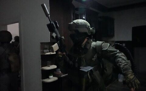 Police raid a building during a wave of arrests carried out against suspects in a drug and arms trafficking network in southern Israel and East Jerusalem, on July 13, 2026. (Israel Police)
