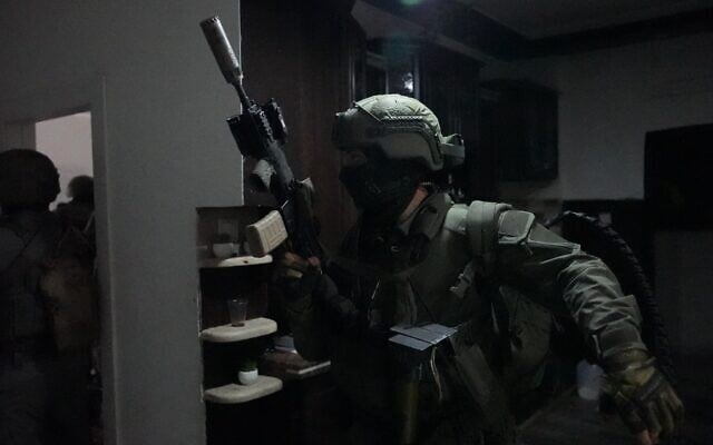 Police raid a building during a wave of arrests carried out against suspects in a drug and arms trafficking network in southern Israel and East Jerusalem, on July 13, 2026. (Israel Police)