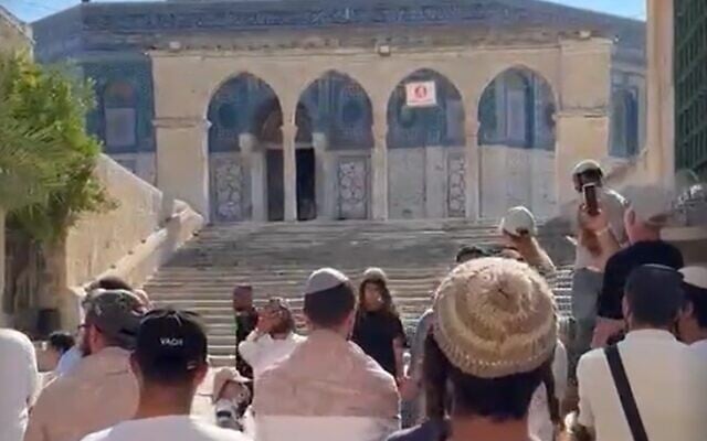 Jewish worshippers on the Temple Mount on July 23, 2026. (screen capture: Beyadenu)