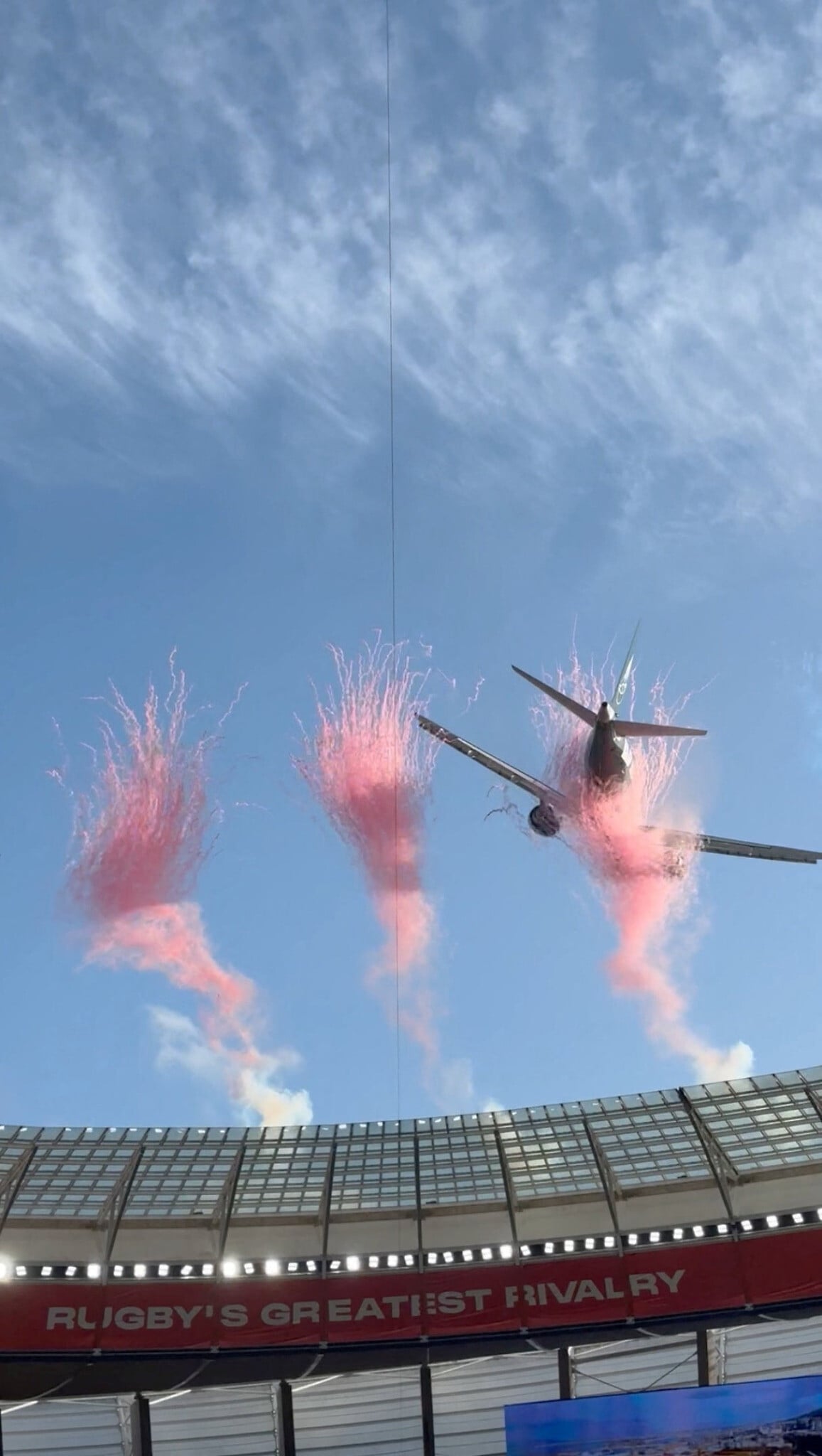 Low-flying aircraft perform risky maneuver during South Africa rugby match