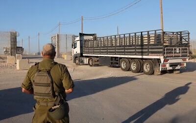 An Israeli officer looks on as trucks loaded with humanitarian aid delivered from Jordan cross into Gaza on the border between Israel and the northern Gaza Strip, through the Israeli-controlled Erez Crossing on October 21, 2024. (Jack GUEZ/AFP) An Israeli officer looks on as trucks loaded with humanitarian aid delivered from Jordan cross into Gaza on the border between Israel and the northern Gaza Strip, through the Israeli-controlled Erez Crossing on October 21, 2024. (Jack GUEZ/AFP)