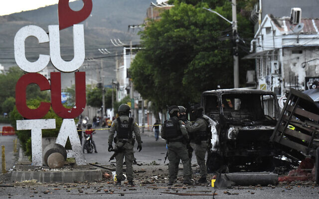 Police officers inspect the wreckage of a truck after a car bomb detonated near a police station in Cucuta, Colombia, on August 1, 2026. (Schneyder Mendoza/AFP) Police officers inspect the wreckage of a truck after a car bomb detonated near a police station in Cucuta, Colombia, on August 1, 2026. (Schneyder Mendoza/AFP)