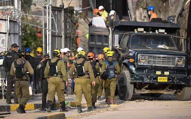 IDF troops arrive at the site of a collapsed building to assist with rescue operations following an earthquake in Cali, Colombia, on August 14, 2026. (Raul ARBOLEDA/AFP)