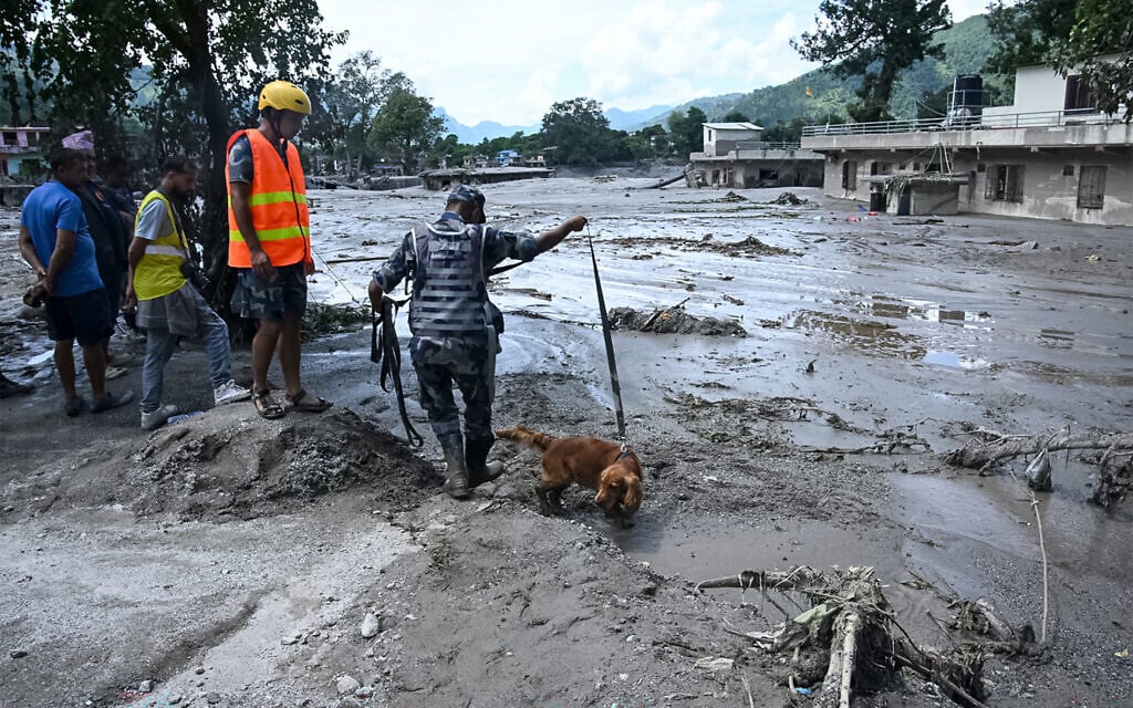 Nepal flood death toll rises to 362 as rescuers dig through mud for more than 1,400 missing