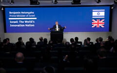 Prime Minister Benjamin Netanyahu gives an address at the London Stock Exchange in the City of London, November 3, 2017. (AP Photo/Matt Dunham)