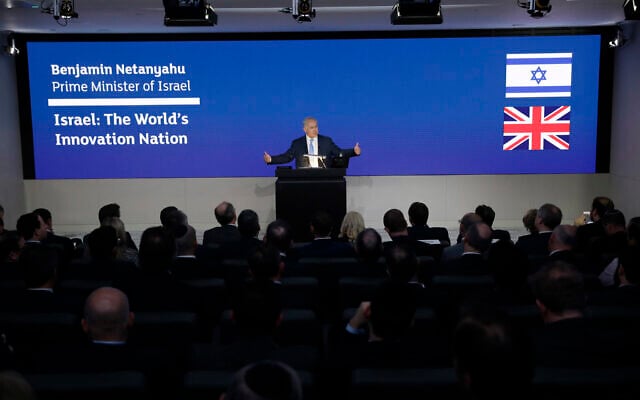 Prime Minister Benjamin Netanyahu gives an address at the London Stock Exchange in the City of London, November 3, 2017. (AP Photo/Matt Dunham)