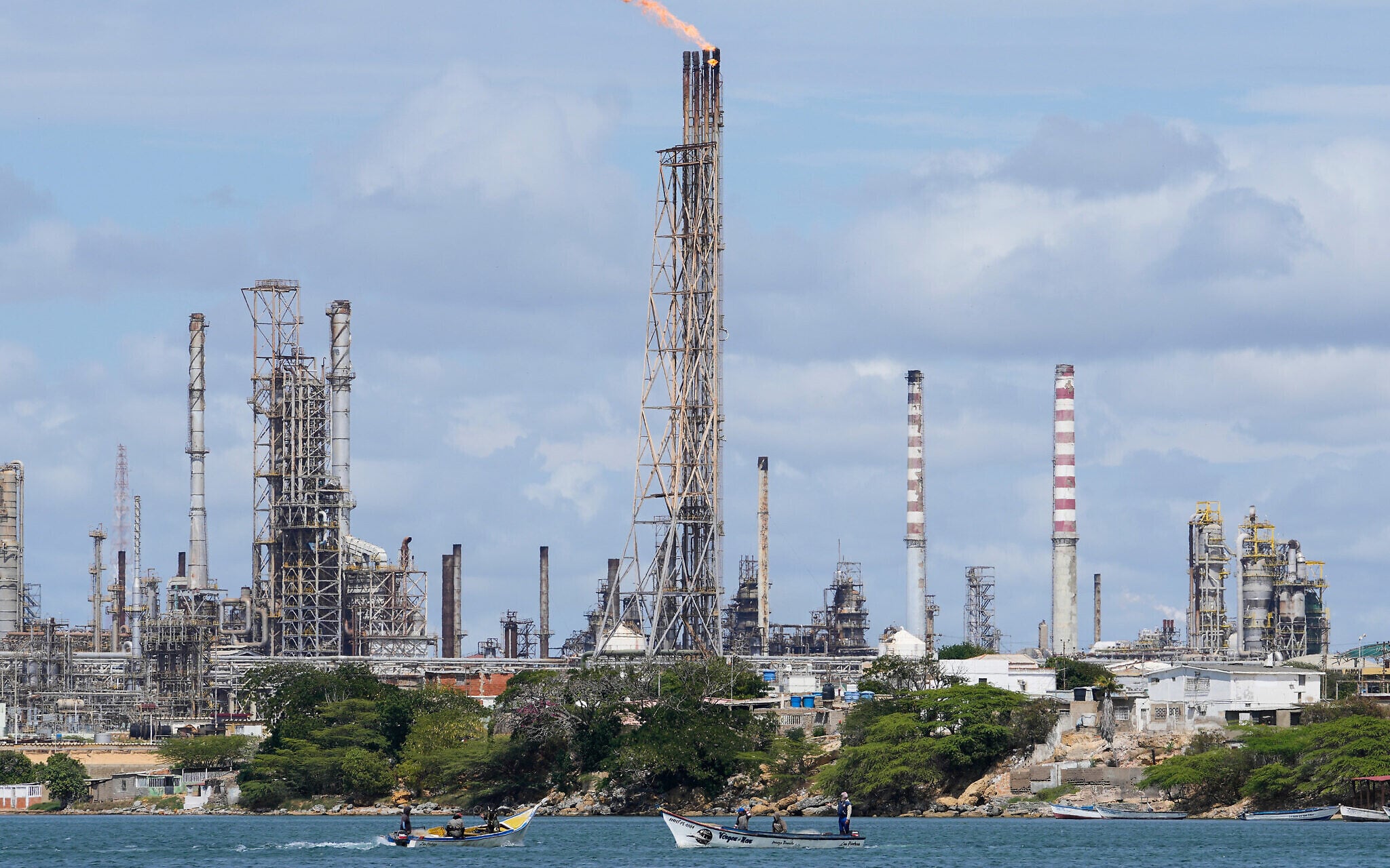 Trump Announces New Oil Agreement Involving Venezuelan Reserves