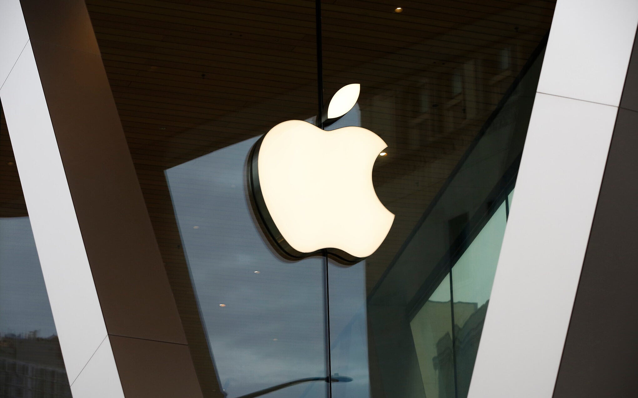 Apple to pay $150,000 to settle lawsuit after firing Shabbat observant employee