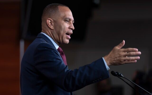 US House Minority Leader Hakeem Jeffries, a Democrat from New York, speaks to reporters after the House narrowly passed a resolution to halt US military action in Iran, at the Capitol in Washington, July 23, 2026. (AP Photo/J. Scott Applewhite)