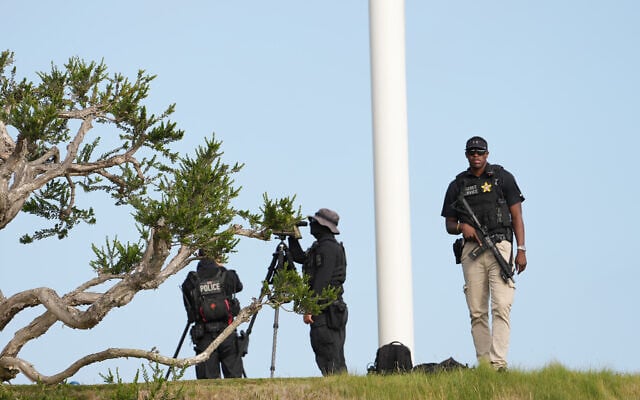 Members of the US Secret Service watch before Marine One with US President Donald Trump aboard, lands near Trump National Golf Club Los Angeles, August 4, 2026, in Rancho Palos Verdes, Calif. (AP Photo/Mark Schiefelbein)