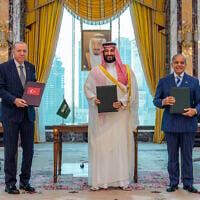 From left, Turkish President Recep Tayyip Erdogan, Saudi Crown Prince Mohammed bin Salman and Pakistani Prime Minister Shehbaz Sharif pose after signing a trilateral defense agreement in Mecca, Saudi Arabia, August 7, 2026. (Saudi Press Agency via AP)