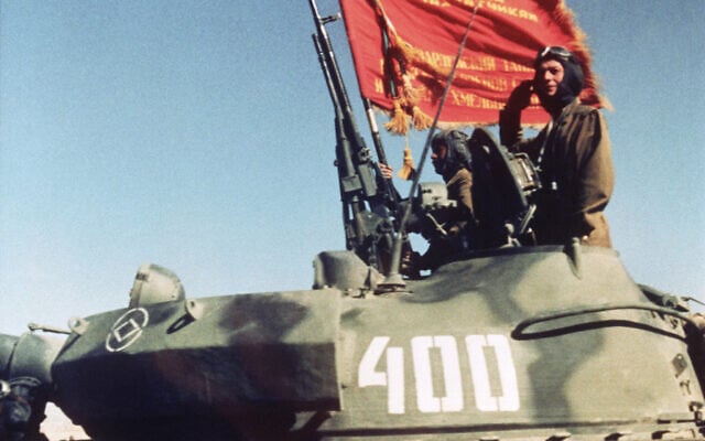 Soviet soldiers going home with their tank regiment saluted a parade stand as a partial withdrawal of Moscow?s troops in Afghanistan began in Shindand, Afghanistan, October 17, 1986. (AP Photo/Carol J. Williams)