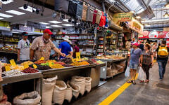 People at the Mahane Yehuda market in Jerusalem, July 21, 2022. (Nati Shohat/Flash90)