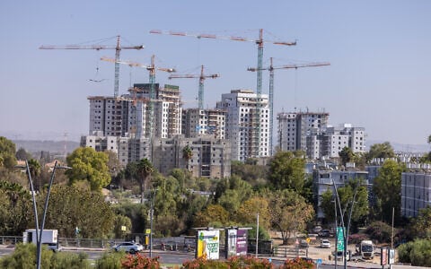 Construction in the southern Israeli city of Kiryat Gat. October 27, 2025. (Yossi Aloni/FLASH90)