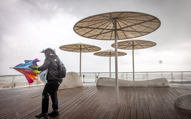 Illustrative: Rain in Tel Aviv, on December 29, 2025. (Miriam Alster/Flash90)