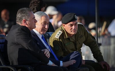 Prime Minister Benjamin Netanyahu, Defense Minister Israel Katz, and IDF Chief of Staff Lt. Gen. Eyal Zamir attend the graduation ceremony of an IDF officers’ course in southern Israel, June 25, 2026. (Flash90)