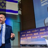 Former prime minister Naftali Bennett speaks as former IDF chief Gadi Eisenkot looks on during a conference at the Reichman University in Herzliya, July 1, 2026. (Avshalom Sassoni/Flash90)