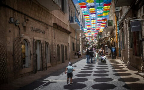 A largely empty pedestrian mall in central Jerusalem on August 2, 2026. (Yonatan Sindel/Flash90)