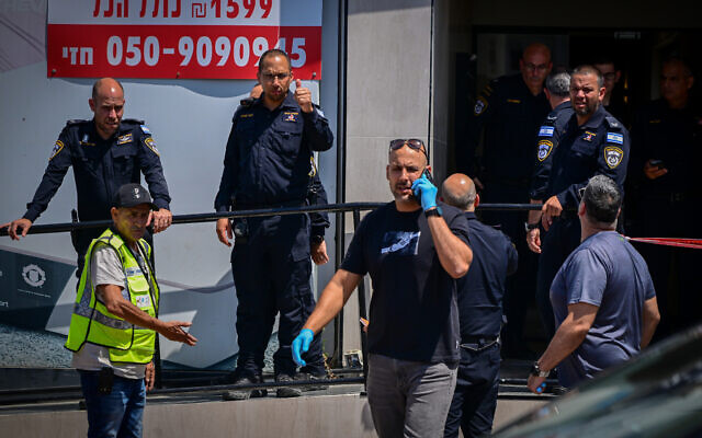 Police at the scene of the murder of an attorney in an apparent targeted killing at his Rishon Lezion office, August 4, 2026. (Avshalom Sassoni/FLASH90) Police at the scene of the murder of an attorney in an apparent targeted killing at his Rishon Lezion office, August 4, 2026. (Avshalom Sassoni/FLASH90)