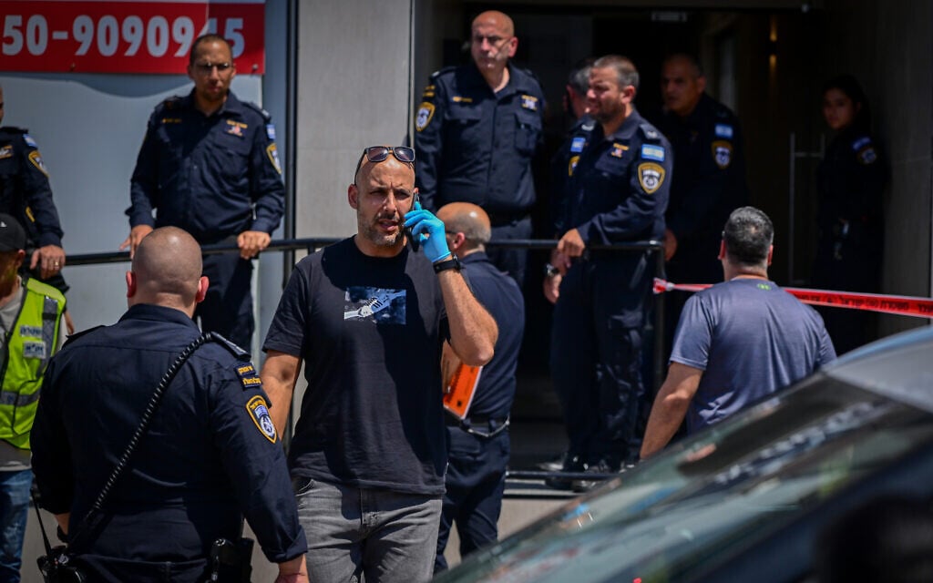 Police say Rishon Lezion lawyer shot dead in his office by disgruntled client