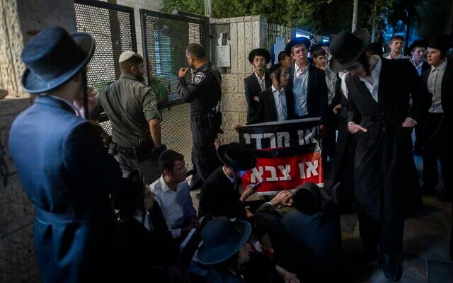 Ultra-Orthodox protesters demonstrate against an IDF recruitment conference for the Haredi community in Jerusalem, August 4, 2026. (Chaim Goldberg/Flash90)
