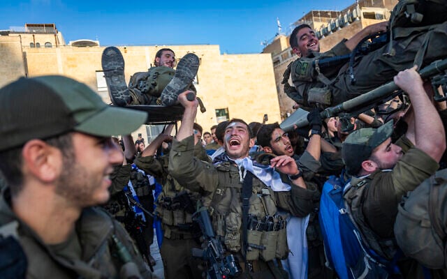 Ultra-Orthodox jewish soldiers from the Hasmonean Brigade take part in a beret march after completing seven months of basic and advanced training, at the Western Wall in Jerusalem’s Old city on August 6, 2026. (Chaim Goldberg/Flash90)
