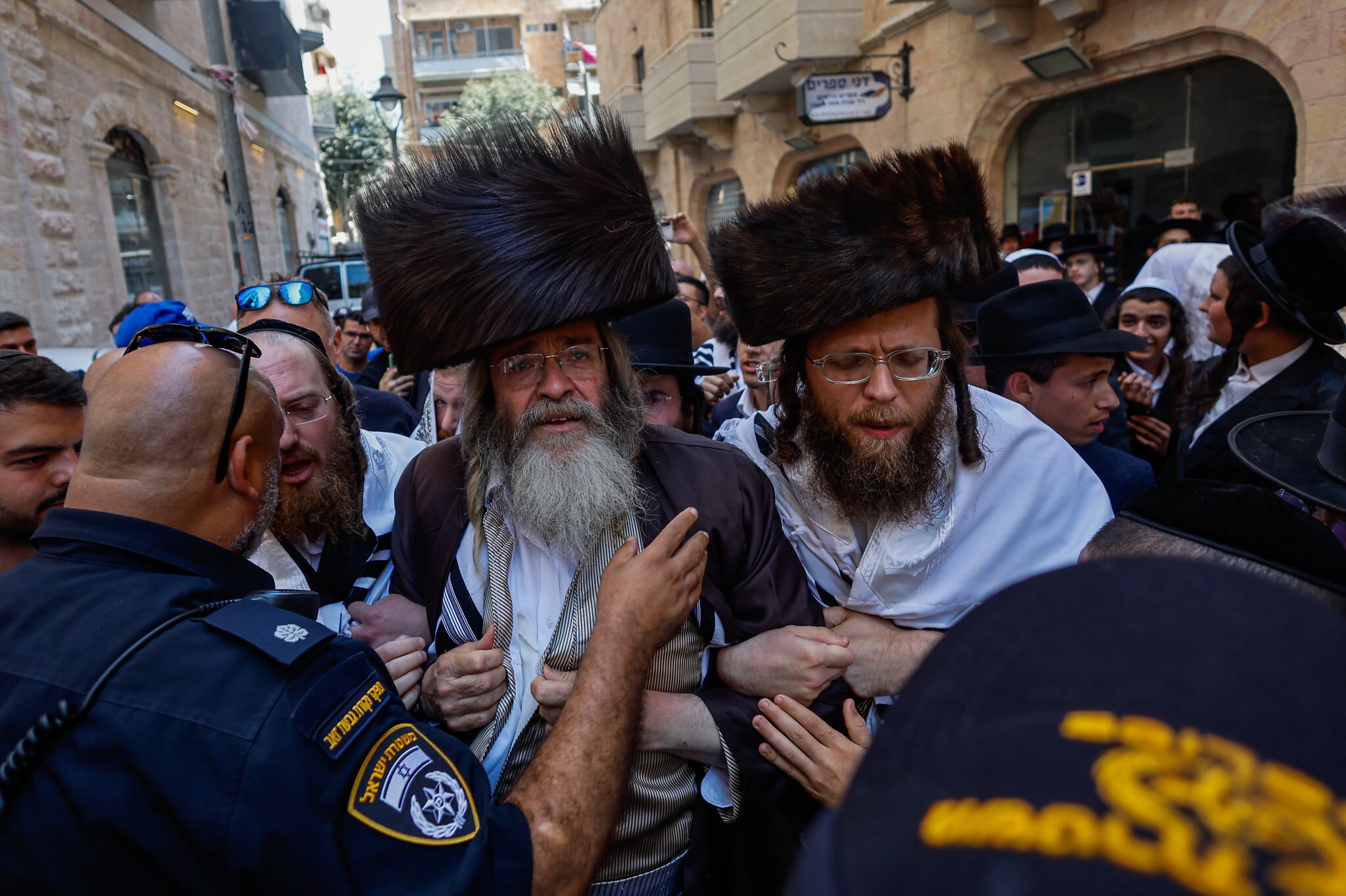 Haredi Protesters and Police Clash for Sixth Week Outside Jerusalem Cafe
