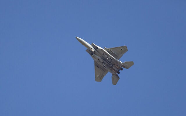 An Israeli fighter jet seen in the skies over central Israel. August 11, 2026. (Nati Shohat/Flash90)