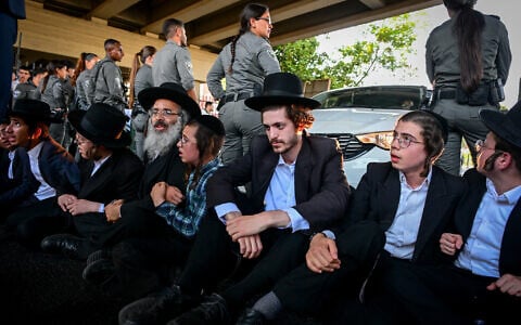 Ultra-Orthodox men clash with police during a protest against military enlistment, Bnei Brak, August 8, 2026. (Avshalom Sassoni/Flash90)