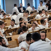 Jewish yeshiva students study at the Kamenitz Yeshiva, in Jerusalem on August 19, 2026. (Chaim Goldberg/Flash90)