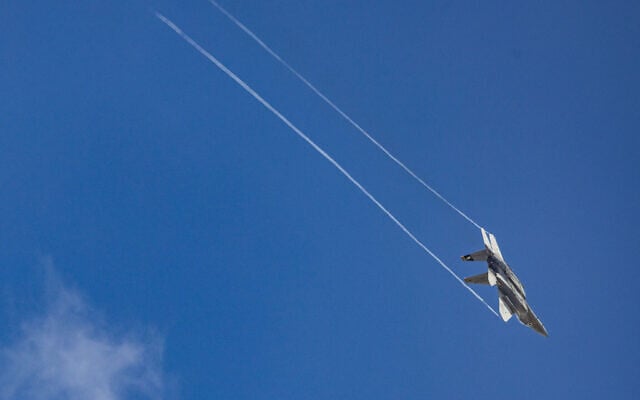 An Israeli fighter jet is seen in the skies over central Israel, August 19, 2026. (Nati Shohat/Flash90)