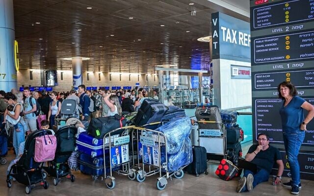 Thousands of passengers wait at Ben Gurion International Airport near Tel Aviv after a strike was announced, August 20, 2026. (Avshalom Sassoni/Flash90)
