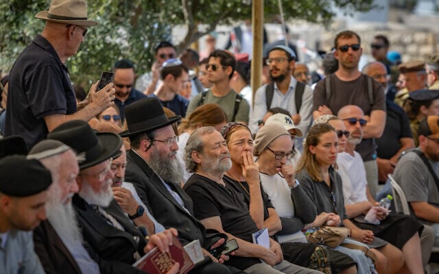 Family members and mourners attend the funeral of IDF soldier Yehuda Katz, whose body was returned from Lebanon this week, 44 years after he went missing in battle, at the Mount of Olives cemetery in Jerusalem, August 21, 2026. (Chaim Goldberg/Flash90)