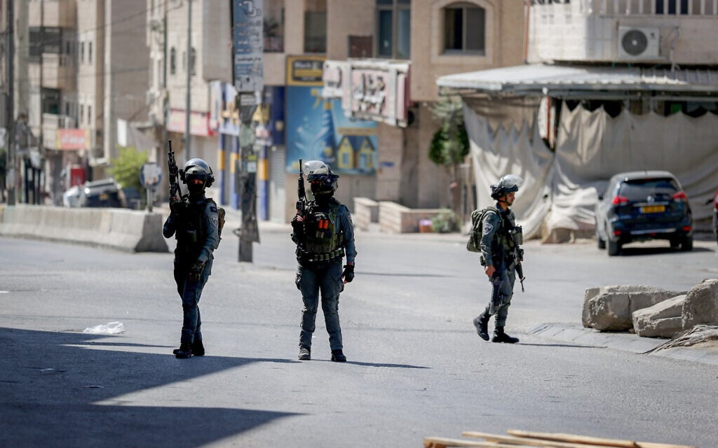 Israeli Border Police officers operate in the Qalandia refugee camp in the West Bank, August 25, 2026. (Flash90)